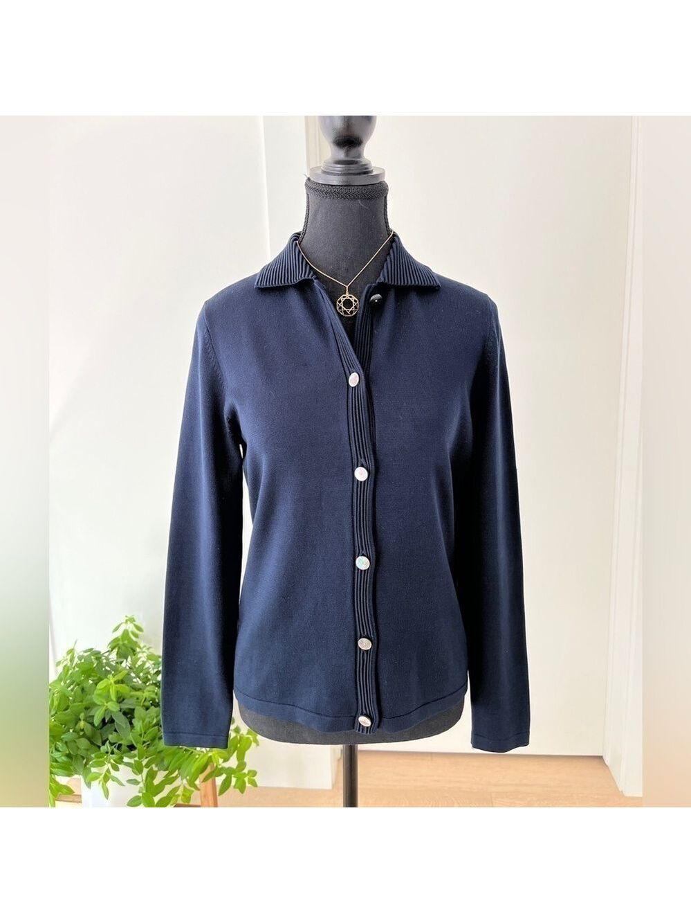 LIZ CLAIBORNE Silk Blend Fine Knit Navy Blue Shell Button Collared Cardigan Chic - Picture 6 of 16